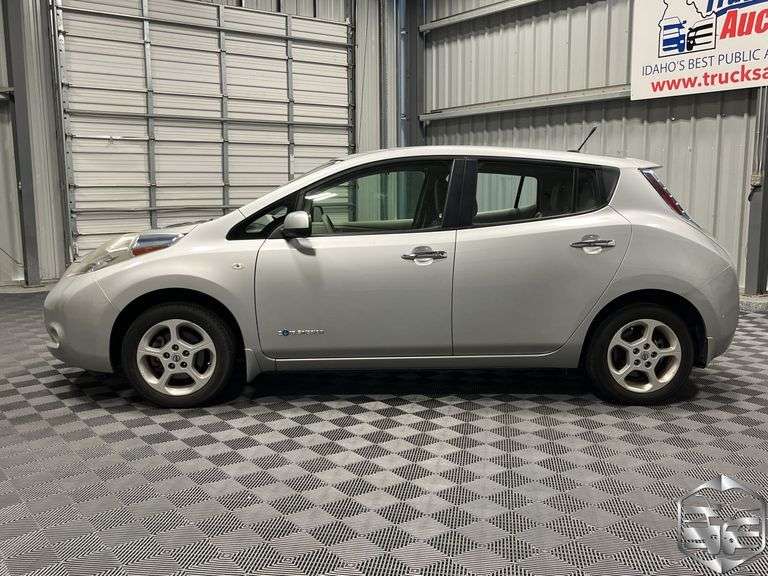 2011  Nissan  Leaf  SL