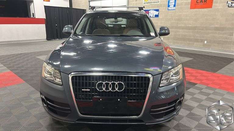 2009  Audi  Q5    Premium Quattro