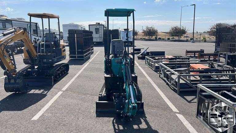 AGT Industrial QH12R Mini Excavator
