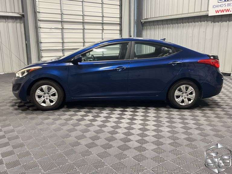 2016  Hyundai  Elantra  SE