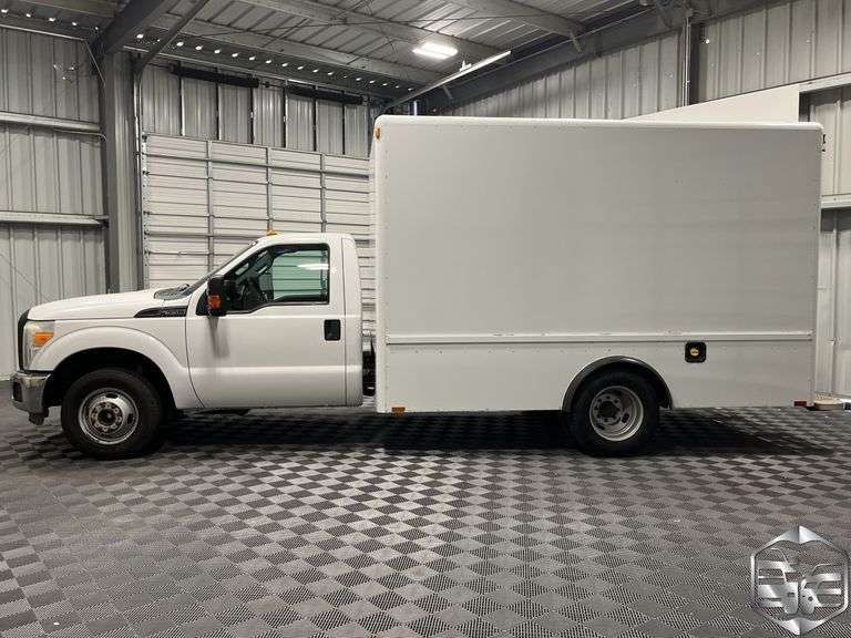2015  Ford  F350 Super Duty  XL Box Truck