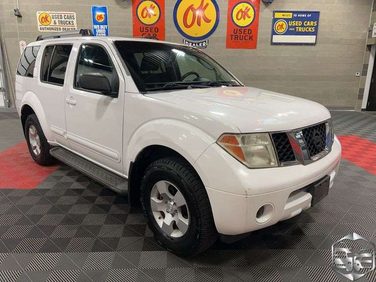 2005  Nissan  Pathfinder  LE