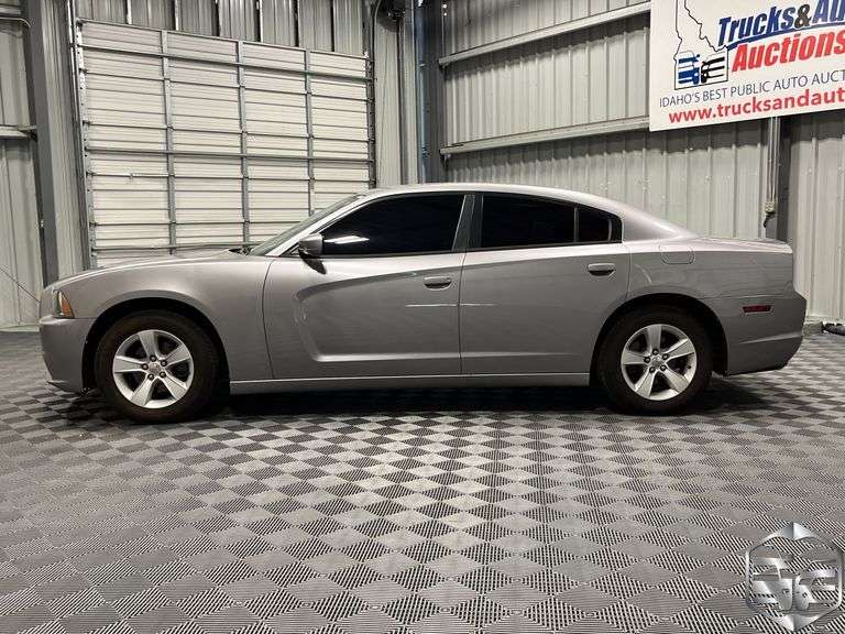 2011  Dodge  Charger   SE