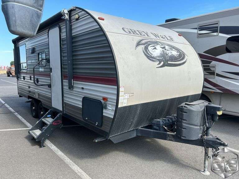 2018  FOREST RIVER  Grey Wolf   19SM