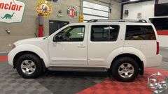 2005  Nissan  Pathfinder  LE