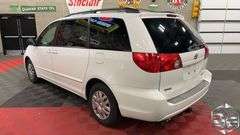 2009  Toyota  Sienna   CE