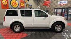 2005  Nissan  Pathfinder  LE