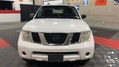 2005  Nissan  Pathfinder  LE
