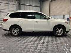 2014  Nissan  Pathfinder  SV