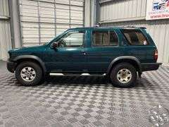 1996  Nissan  Pathfinder  LE