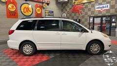 2009  Toyota  Sienna   CE
