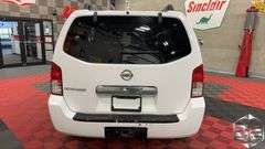 2005  Nissan  Pathfinder  LE