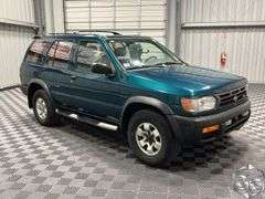 1996  Nissan  Pathfinder  LE