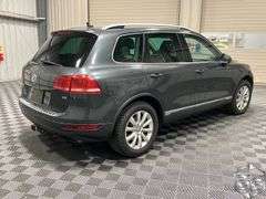 2012  Volkswagen  Touareg  VR6 Sport