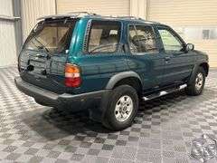 1996  Nissan  Pathfinder  LE