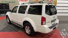 2005  Nissan  Pathfinder  LE