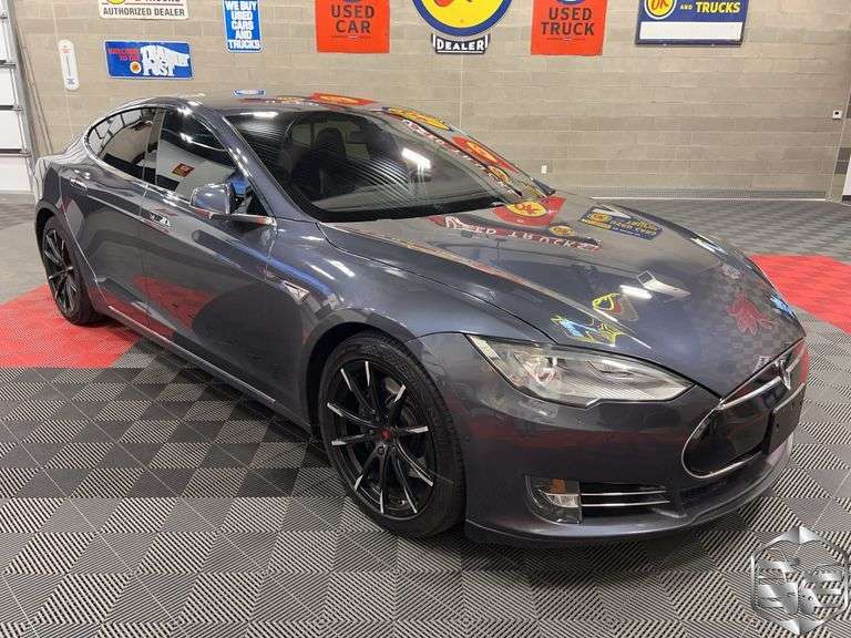 2016  Tesla  Model S   85D