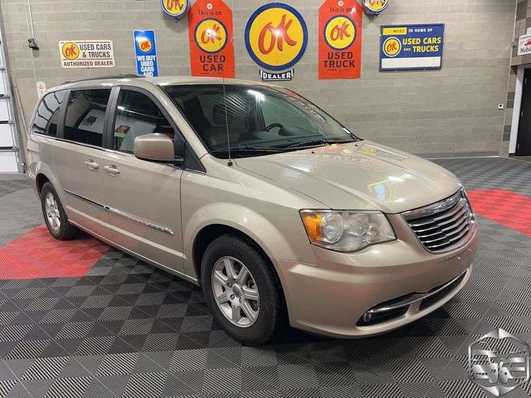 2013  Chrysler  Town & Country   Touring