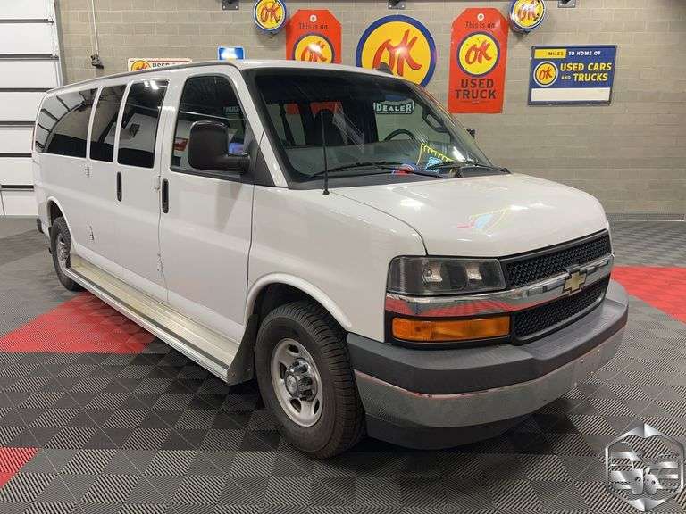 2017  Chevrolet  Express 3500  LT