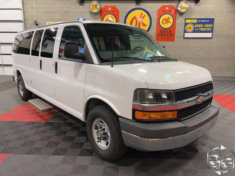 2014  Chevrolet  Express 3500   LT