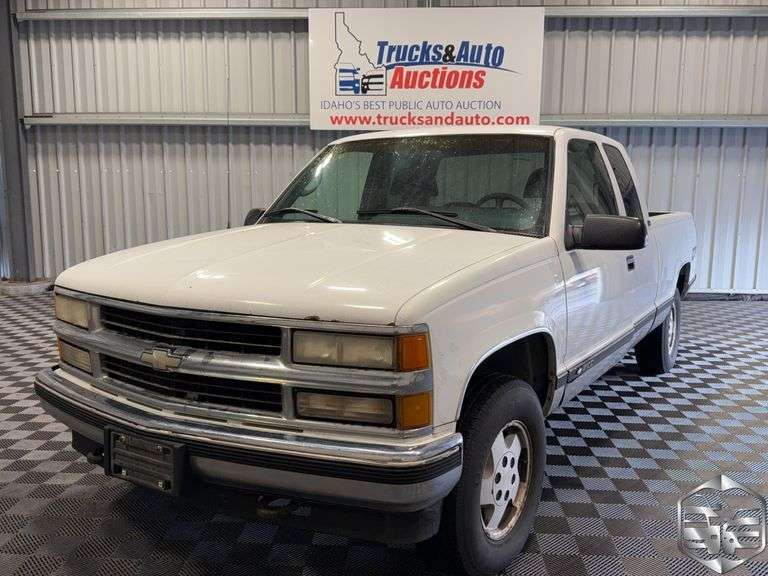 1995  Chevrolet  C/K1500 Silverado  Ext. Cab 6.5-ft. Bed 4WD