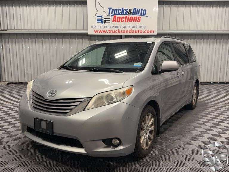 2016  Toyota  Sienna  XLE Premium 7-Passenger