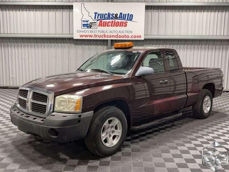 2005  Dodge  Dakota  SLT