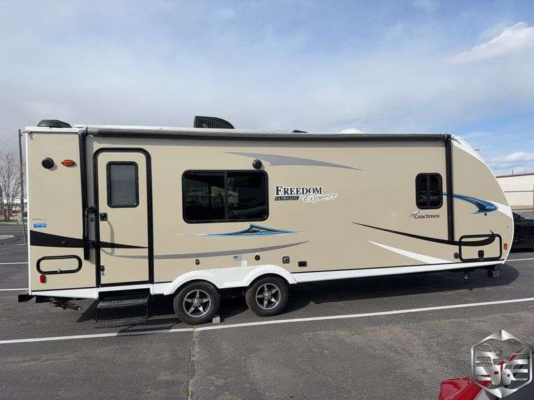 2021  FOREST RIVER  Coachman  Freedom Express Ultra Lite 246RKS