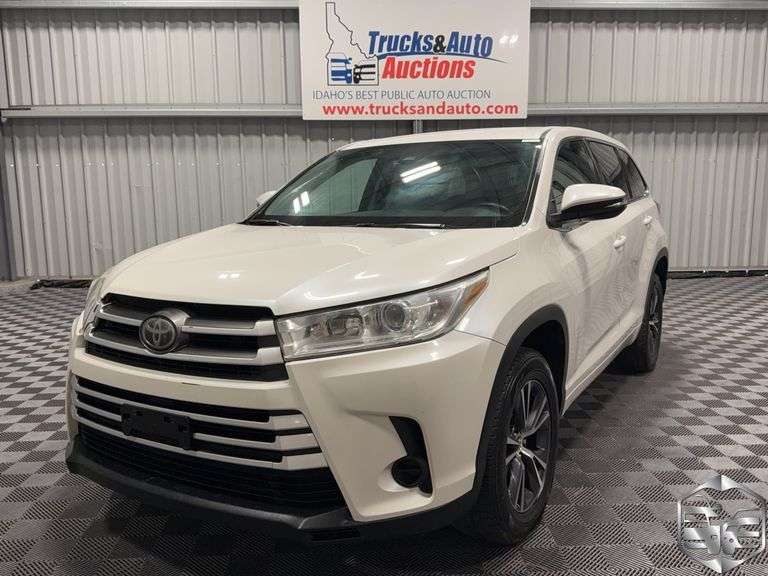 2017  Toyota  Highlander  LE