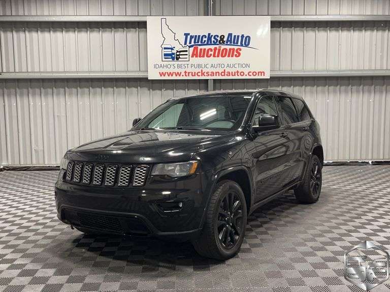 2018  Jeep  Grand Cherokee Laredo  Altitude