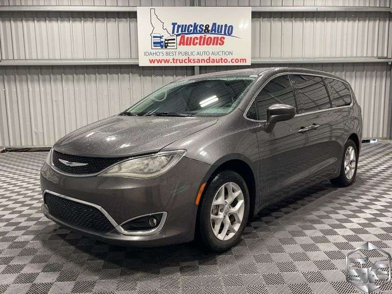 2018  Chrysler  Pacifica  Touring Plus LP