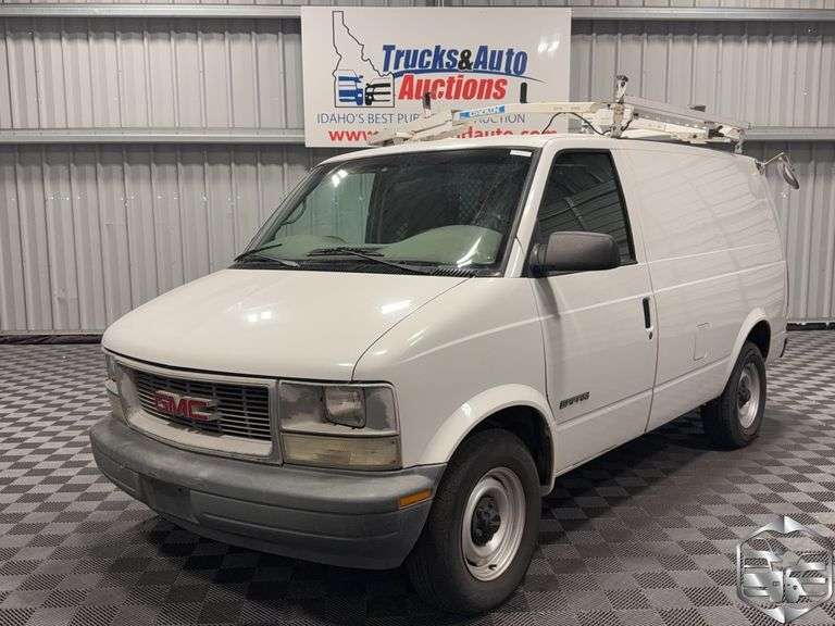2000  GMC  Safari Vans   Cargo Van AWD