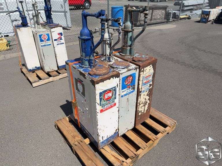 3 Standard Oil Lubsters