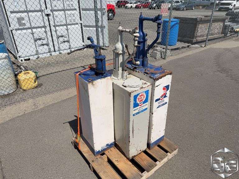 3 Standard Oil Lubsters