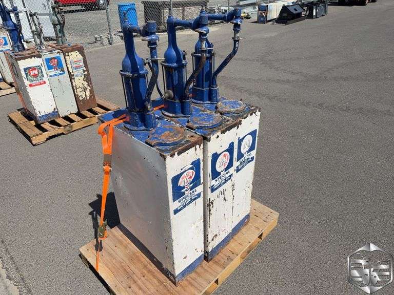 3 Standard Oil Lubsters