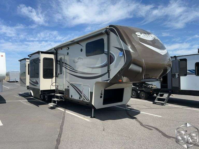 2015 GRAND DESIGN RECREATIONAL Solitude ST375RE