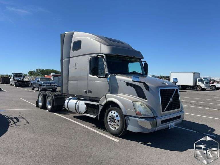 2015 Volvo VNL670